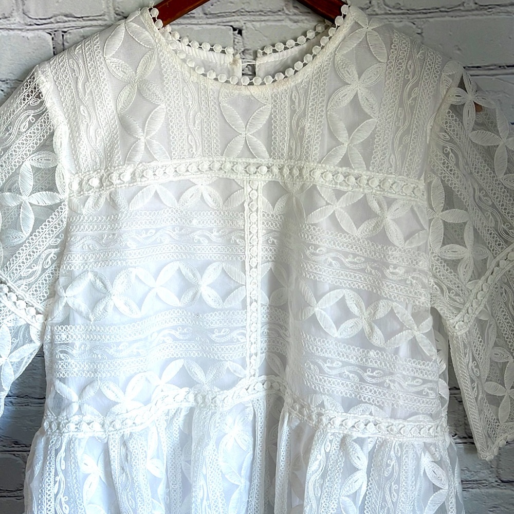 Chicwish White Lace Blouse Size L/XL - Picture 2 of 4